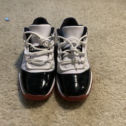 Jordan 11 (low) Big Kids Size 4