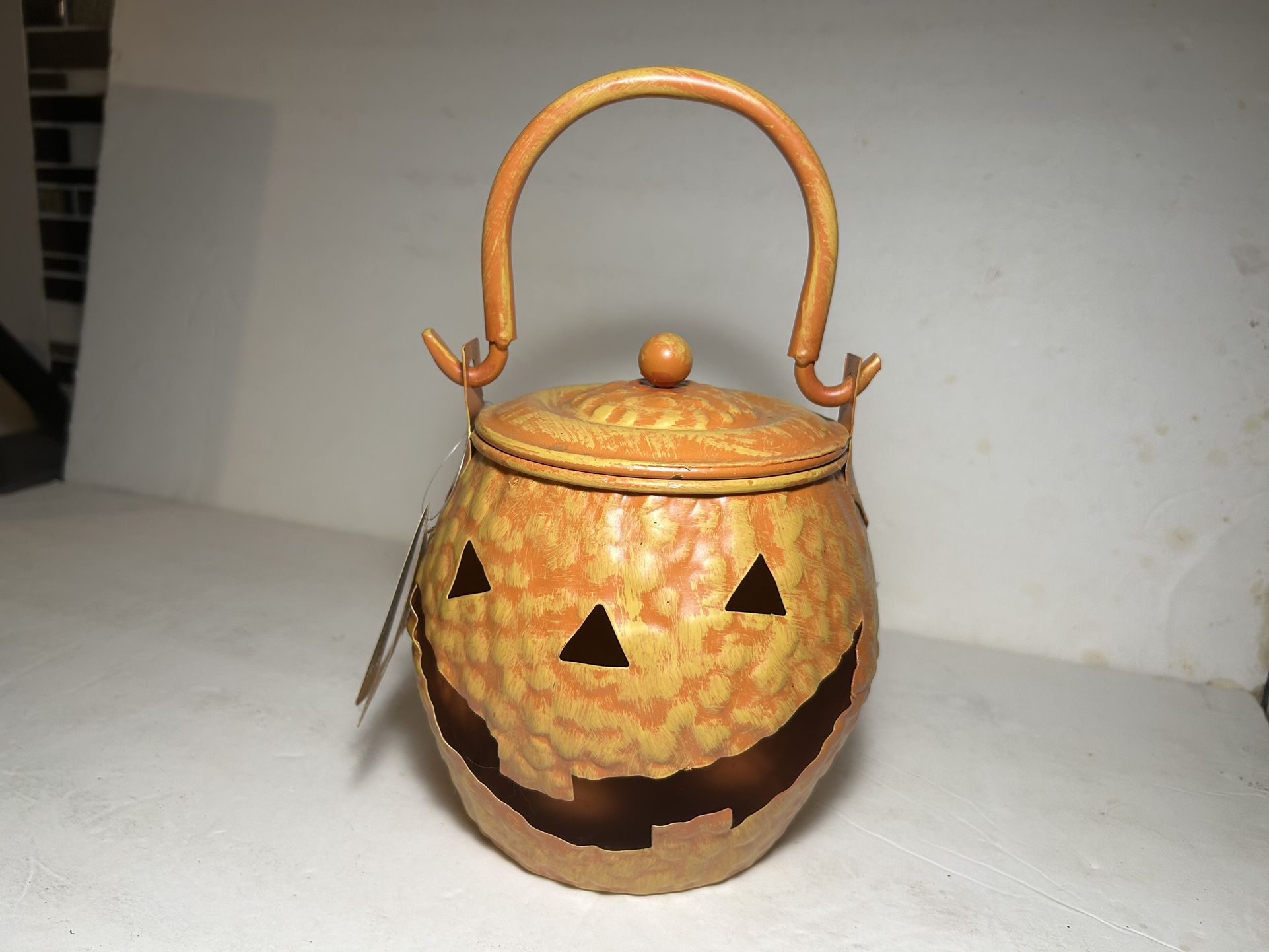 Halloween Small Orange Jack O’ Lantern Metal Cauldron W/Lid New W/Tags