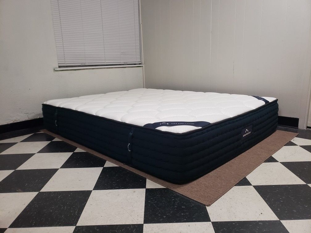 Queen size mattress - can DELIVER almost anywhere for $20 extra - please see all photos and read everything 🙂