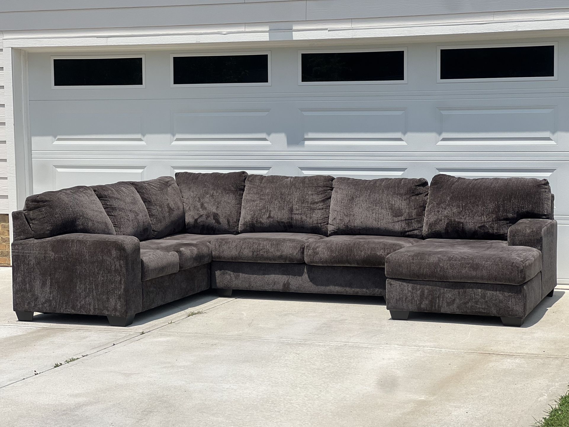 ⚪️ Ashley Furniture Sectional —