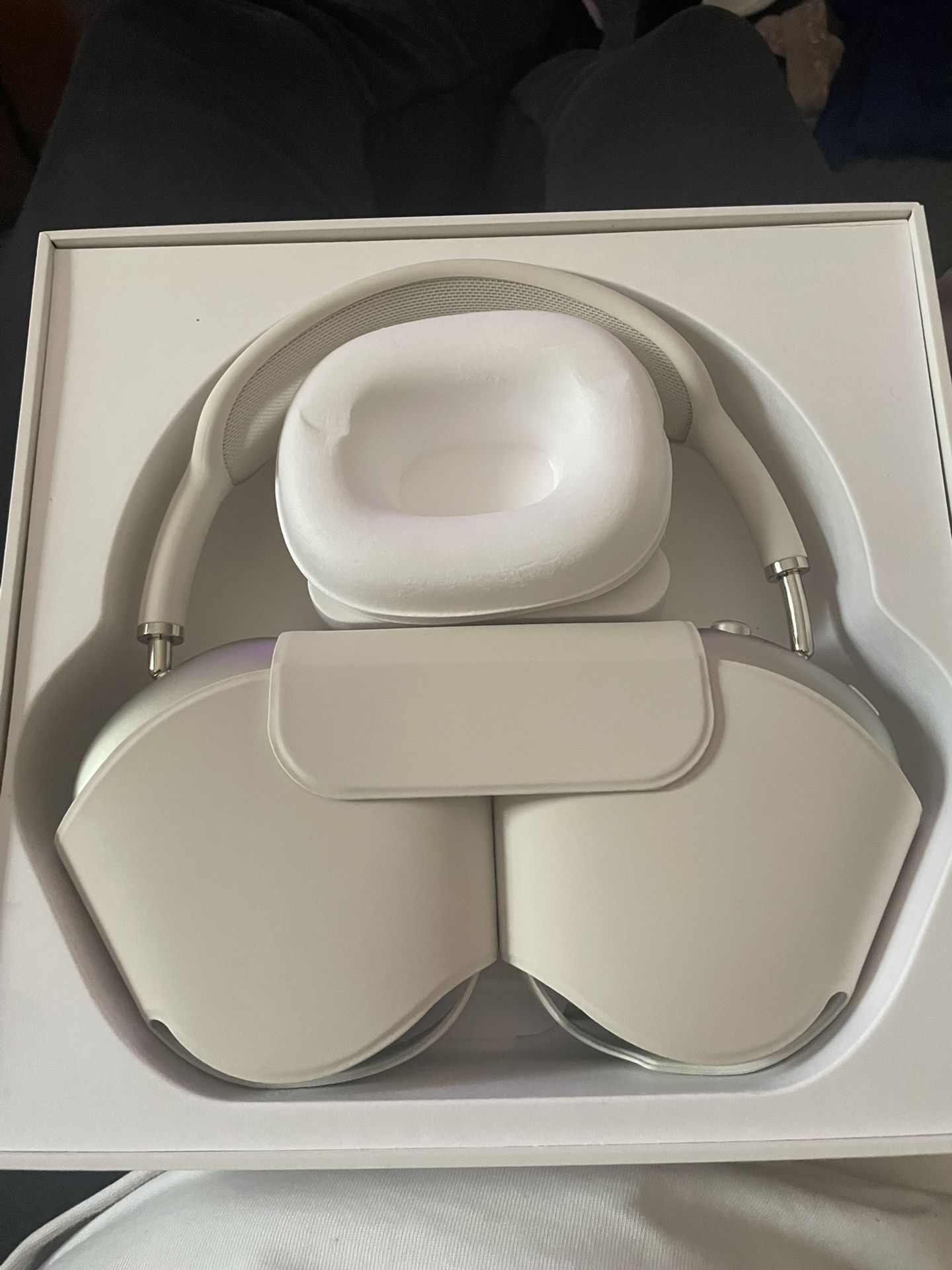 Apple AirPod Maxes Rose Gold