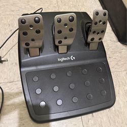 Logitech driving force racing wheel and floor pedals g 29