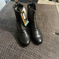 Women Ariat Boots. 7.5 Size  New 