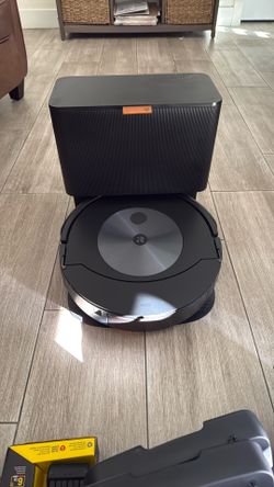 iRobot Roomba Combo j7+ Self-Emptying Robot Vacuum & Mop
