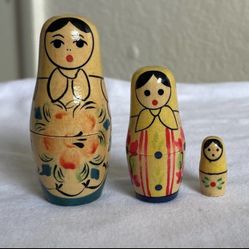 Vintage Set of 3 Mini Russian Nesting Dolls Wooden Good Condition