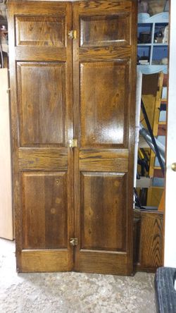 Folding doors 36 w x 79 h no reels ook wood 🪵 2 a believe