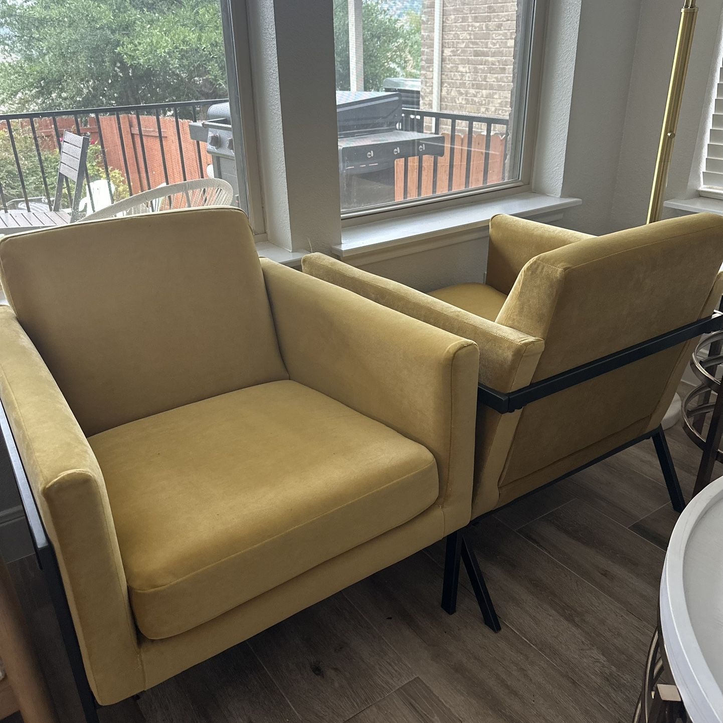 Yellow/gold Accent Chairs