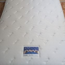 Serta Qu,een mat,tress 13 inches, Eurotop, medium firm.