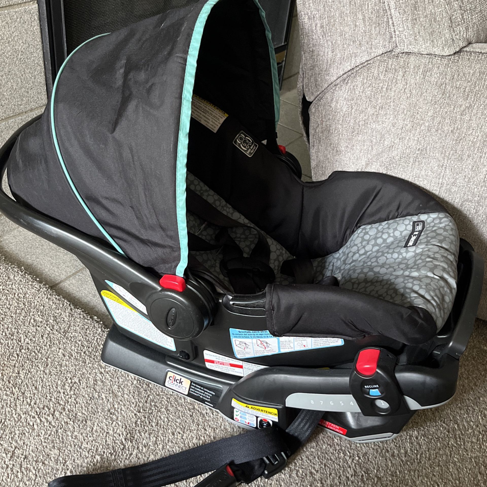 Car seat with 2 bases 