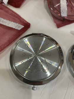 Mirrors party favors for quinceañeras