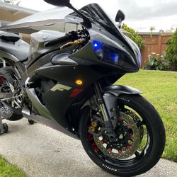 2004 Yamaha R1..... NO TRADES