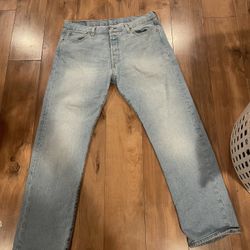 light blue levi 501 jean