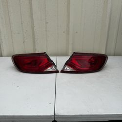 2015-2016 Chrysler 200 Sedan Outer Tail Lights