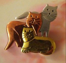 Darling Tri-Colored Gold Cat Pin!