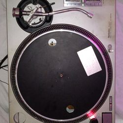 Technics SL-1200 Turntable