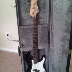 
Squire P-base Base
Behringer Amp