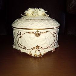 Vintage Cream Trinket Jewelry Box $8