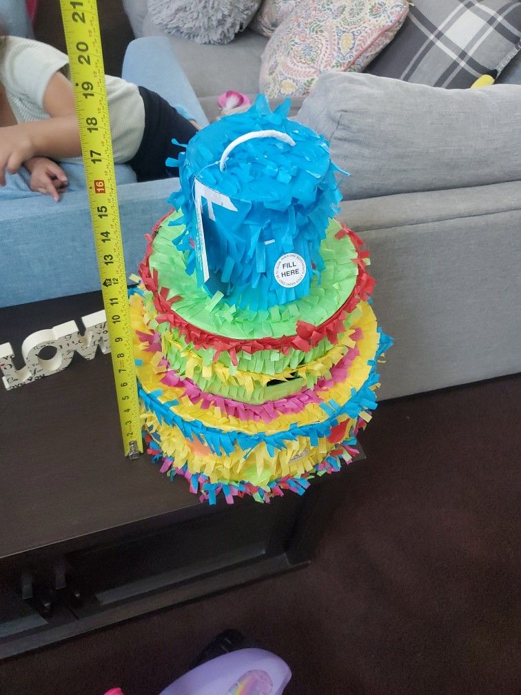 Pinata - Cake