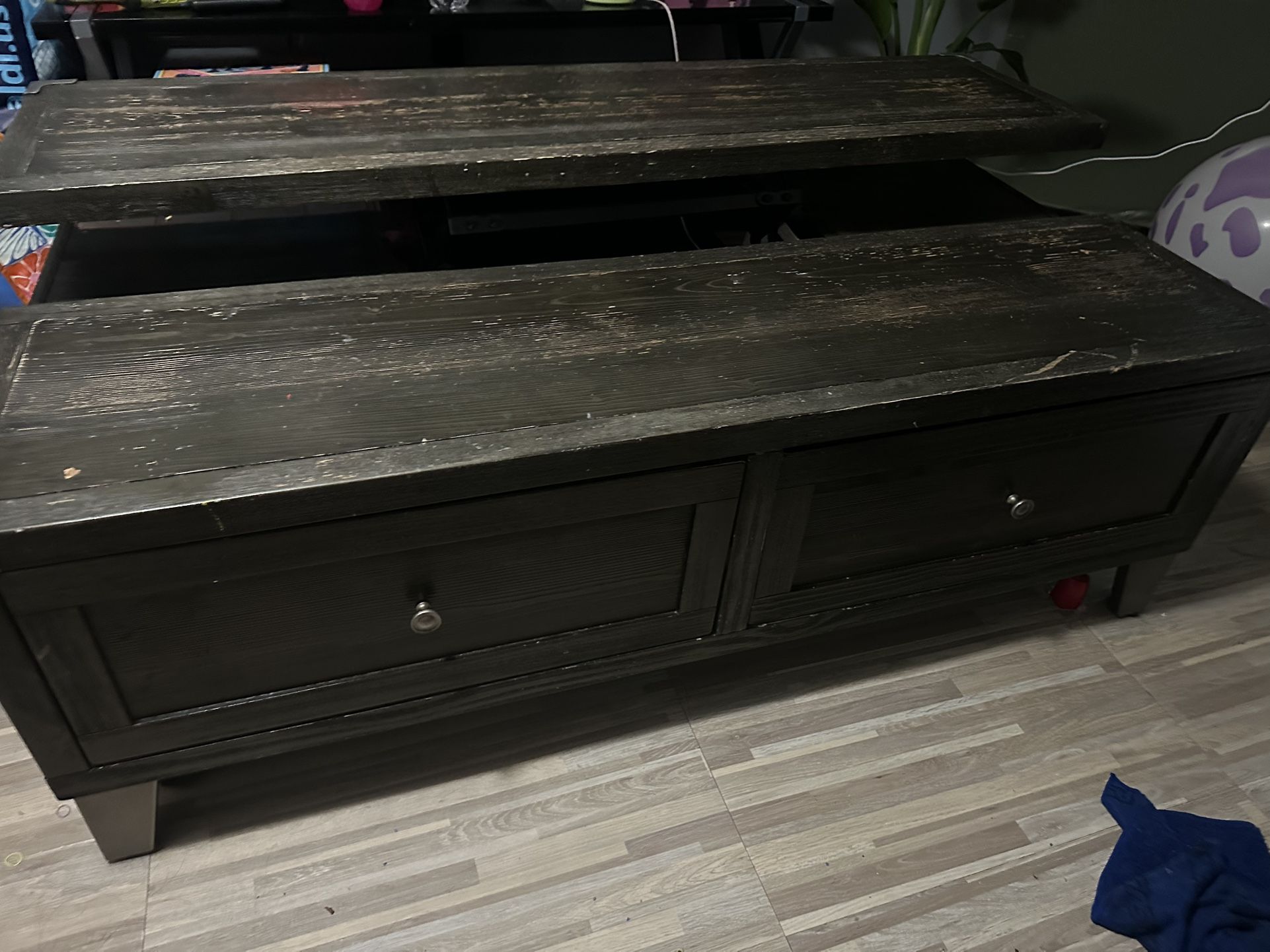 TODOE LIFT TOP COCKTAIL TABLE IN GRAY