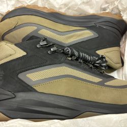 Brand New Timberland Hiking Boots – New in Box