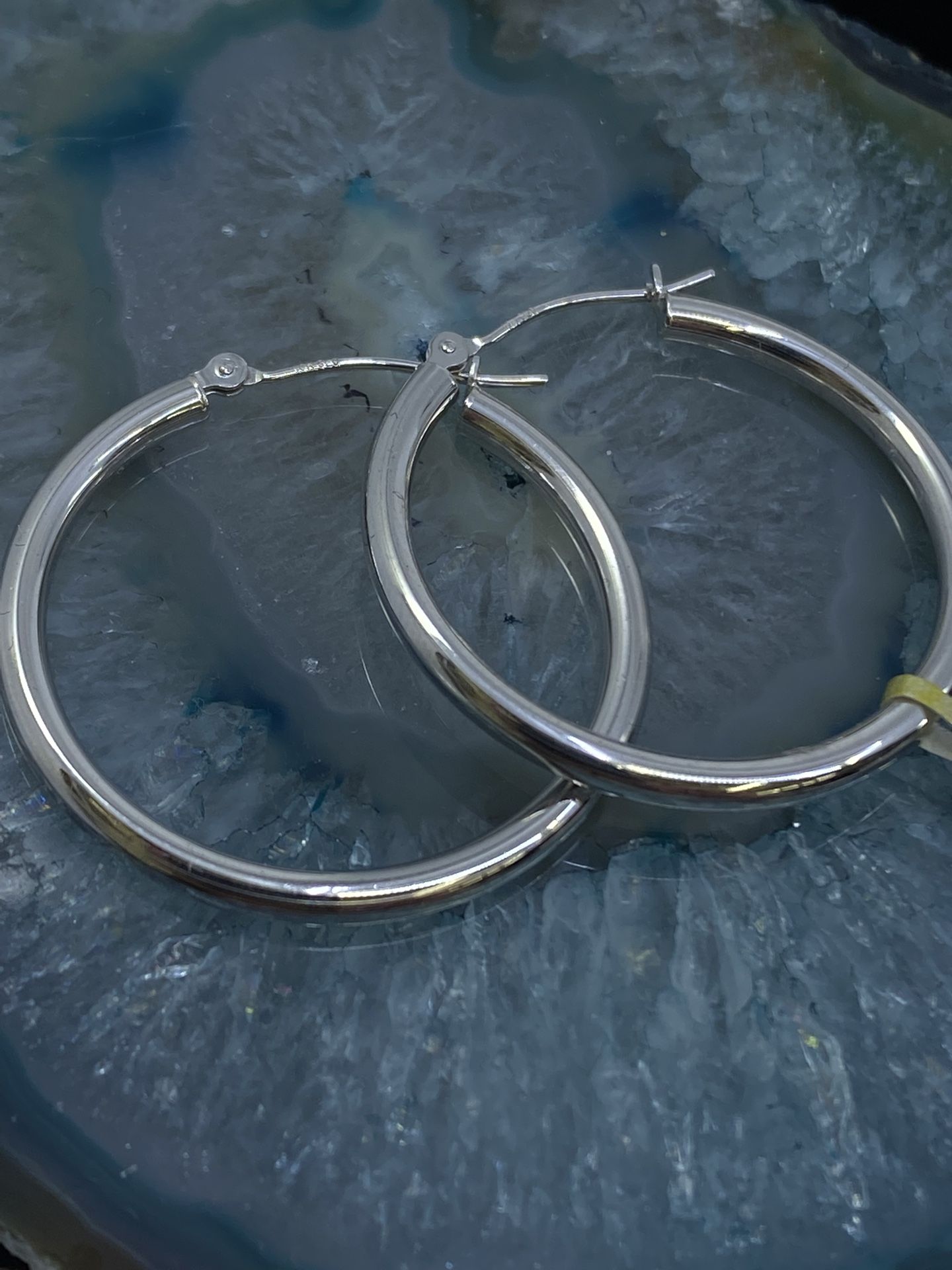 $225 White Gold Hoop Earrings