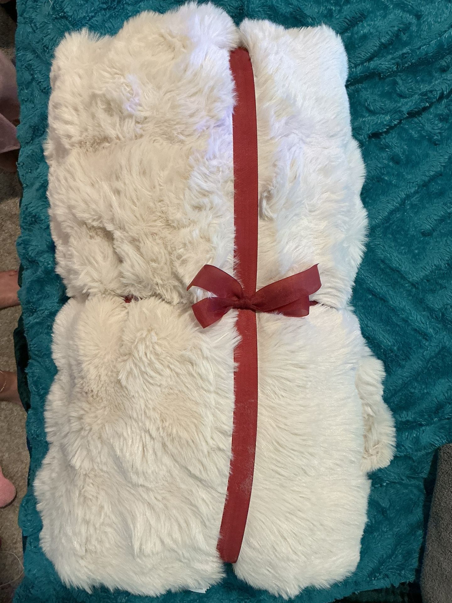 COZY BLISS Faux Fur, Cozy, Warm, Plush, Heavy Bubble Blanket