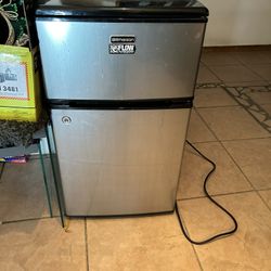 Mini Fridge And Freezer 