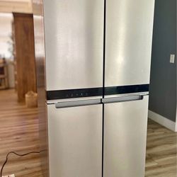 Refrigerator 