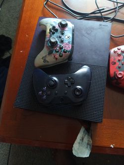 Xbox one s 1tb black  TRADE FOR A QUEST VR HEADSET