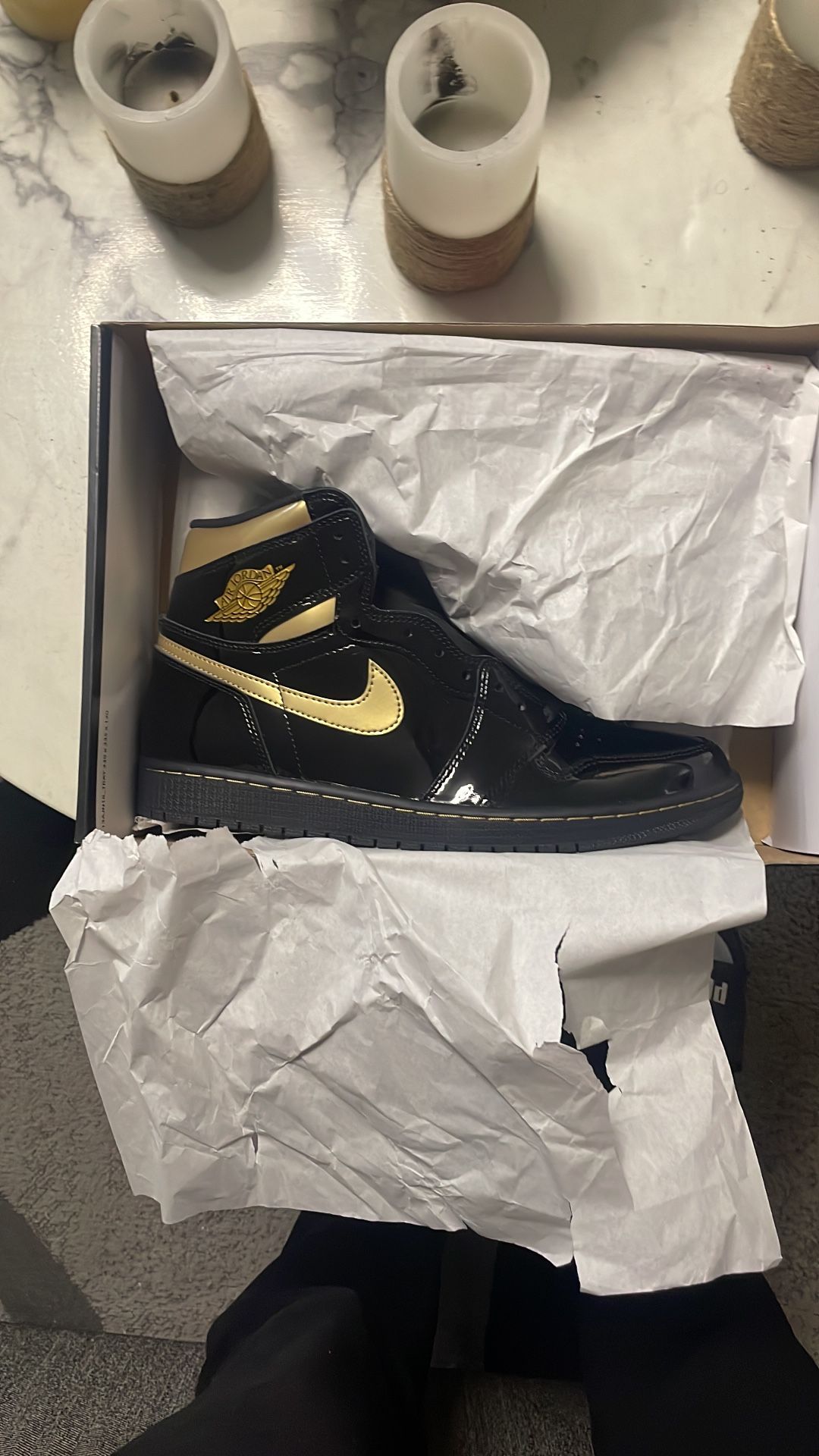 Jordans 1 Black metallic Gold 2020 DS