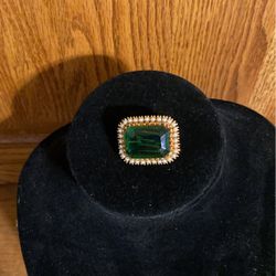 Emerald emerald green and pearl brooch