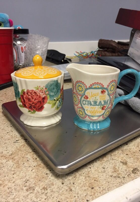 Pioneer Woman blossom jubilee creamer and sugar pot set