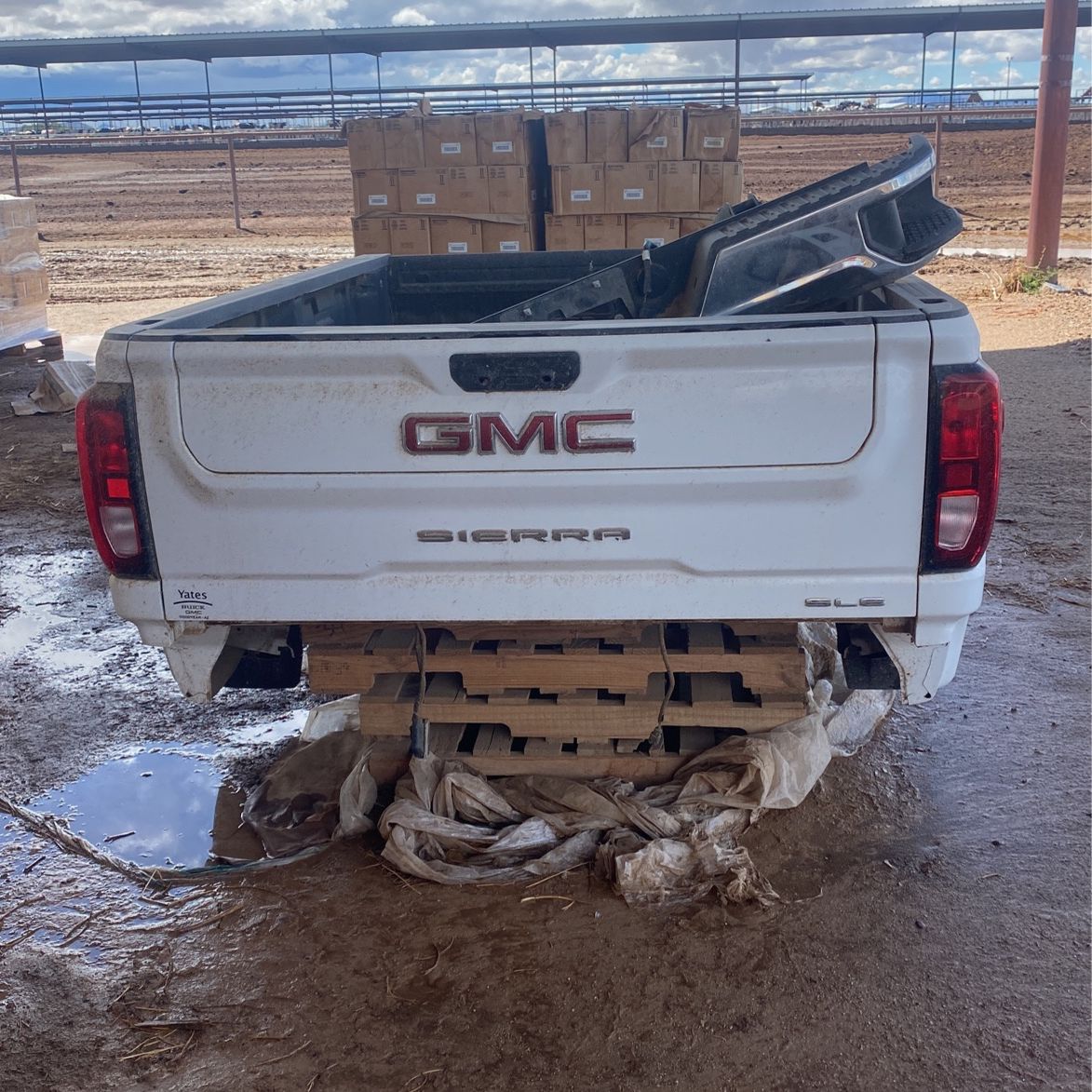 2022 Gmc Sierra 2500 Bed With Rear Bumper And Fancy Tailgate