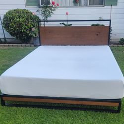Nice Queen Bed With Memory Foam Matress