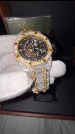 Vvs1 moissanite diamond AP with box and papers