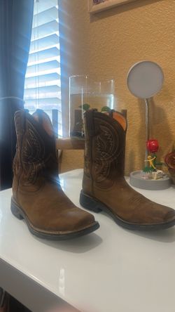 Kid’s leather Ariat boots size 5