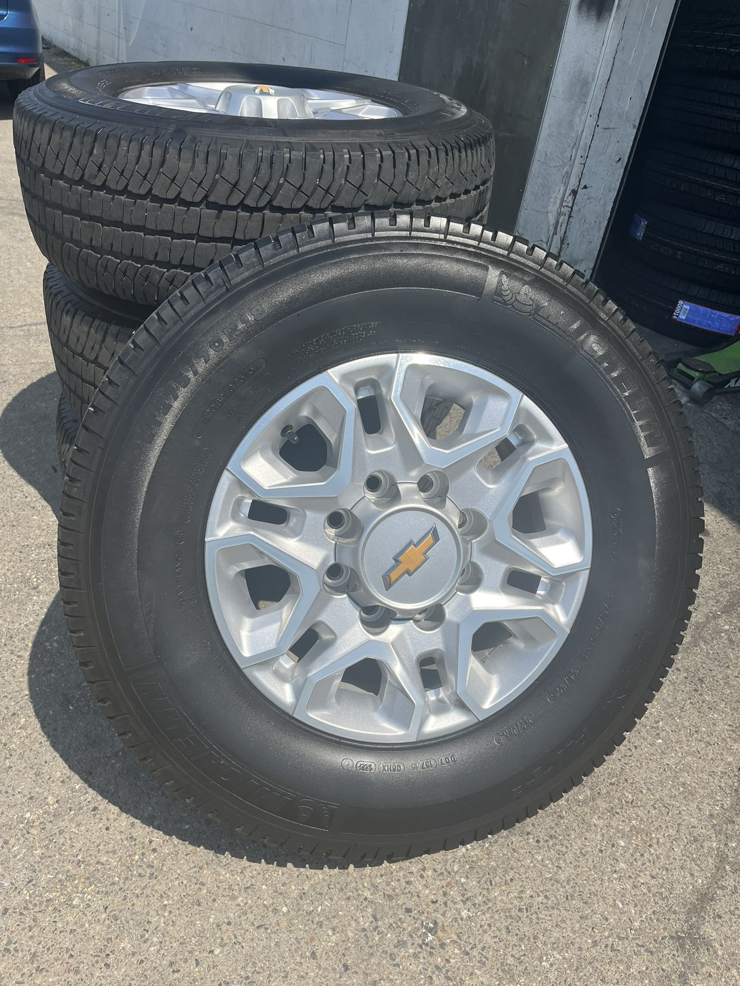Chevy Silverado 2021 Wheels 8x180 Michelin Tires