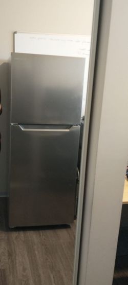 Insignia™ - 24 in. Wide 10 Cu. Ft. Top-Freezer Refrigerator with Reversible Door and ENERGY STAR Certification - Stainless Steel Look