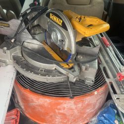 Se vende Cortadora Dewalt 