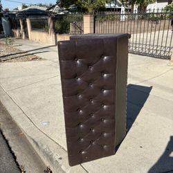 FREE/GRATIS: Storage Ottoman