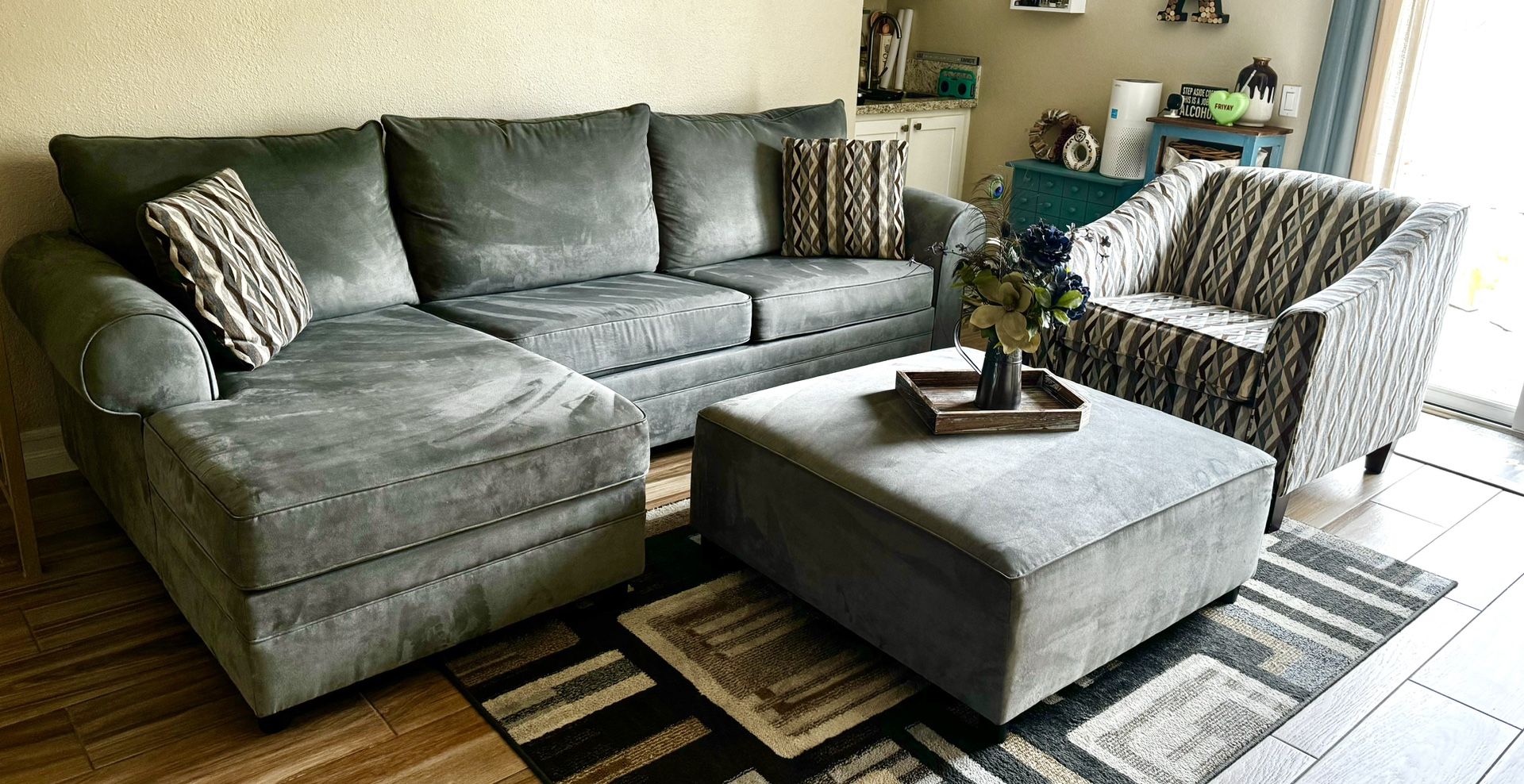Sofa With Chase, Ottoman Centerpiece, And Loveseat