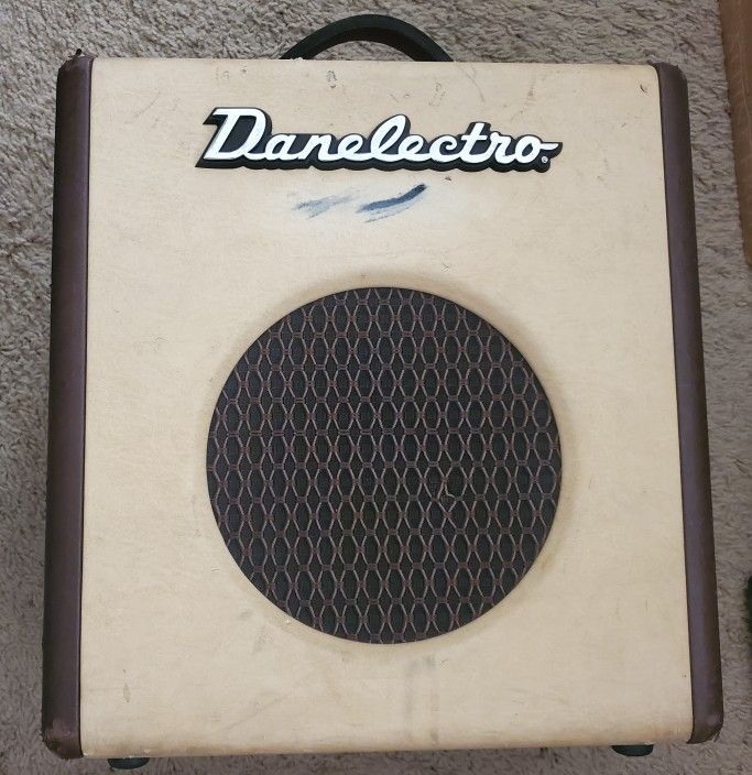 Vintage Danelectro Nifty Seventy Guitar Amplifier 