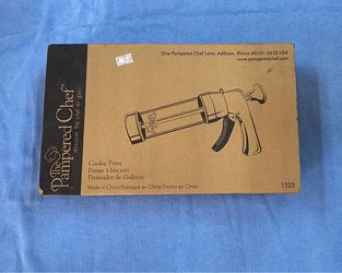 The Pampered Chef Cookie Press With 16 Stencils and Manual