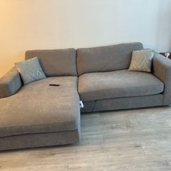 NEW MODERN L-SHAPE SECTIONAL COUCH — MUST SELL (Moving!)