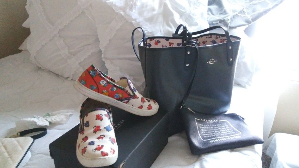 BONITA BOLSA DE 2 VISTAS Y ZAPATOS COACH