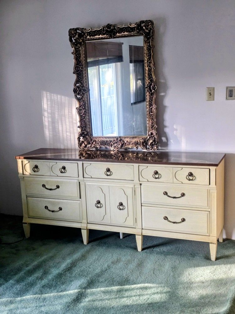 ✨ Exquisite Vintage French Country Bedroom Set – Timeless Elegance & Craftsmanship ✨