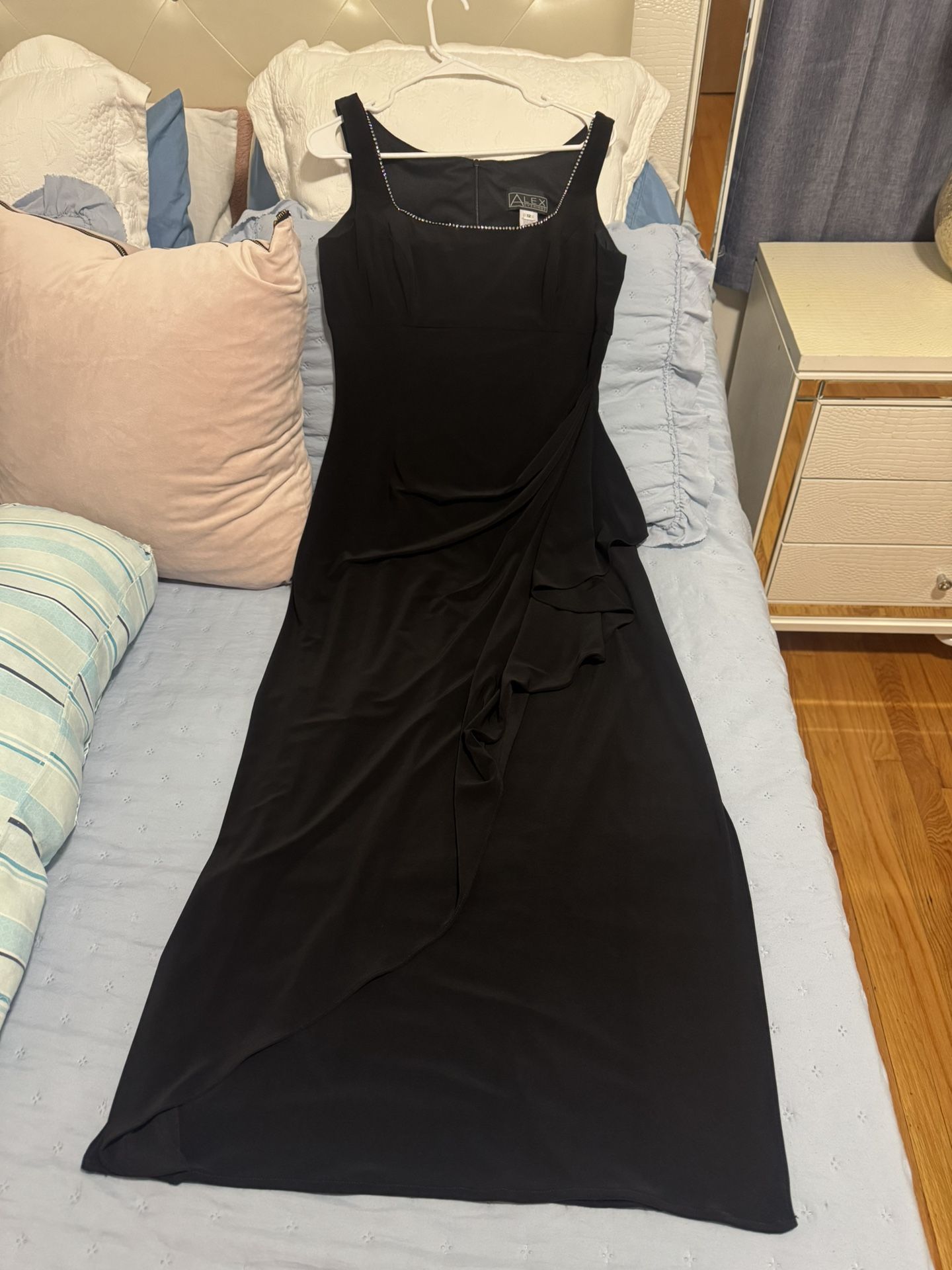 Alex Evenings Long Dress 👗 Size 12 Or Large Stretch, Perfect Conditions Used Once, Zipper on the back..