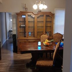 Dianette China cabinet