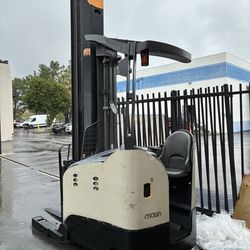 Crown electric forklift