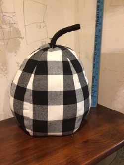 🍁 Buffalo Check Pumpkin 🌟 Weighted Base 🌟 Like New 🍁Great For The Holidays 🍁